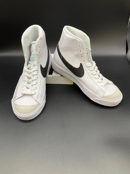 Nike Kids Grade School Blazer Mid '77 4 Youth White and Black